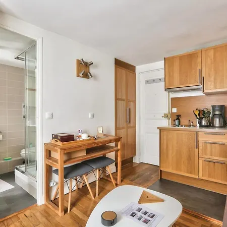 Apartment Modern Renovated Cozy And Quiet