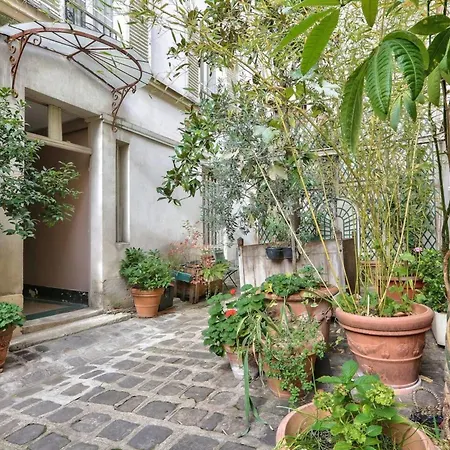 Modern Renovated Cozy And Quiet Appartement *