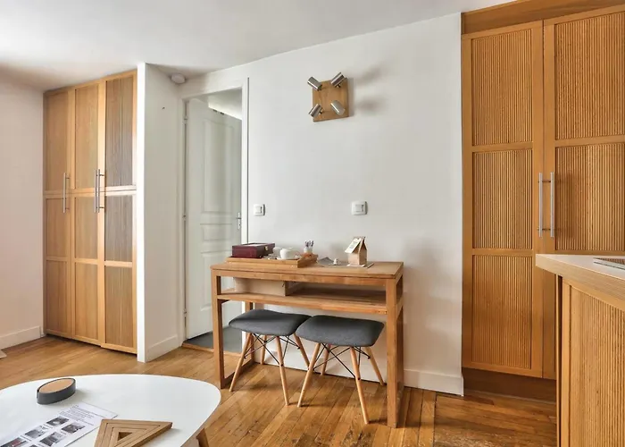 Modern Renovated Cozy And Quiet شقة